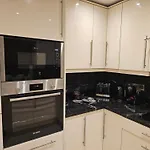 Spacious Four Bedroom Four Bathroom Flat In West Kensington