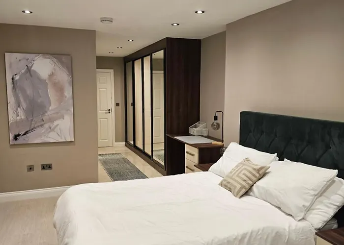 Spacious Four Bedroom Four Bathroom Flat In West Kensington
