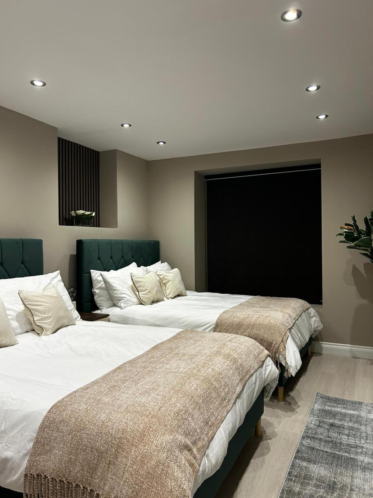 Spacious Four Bedroom Four Bathroom Flat In West Kensington Apartment *