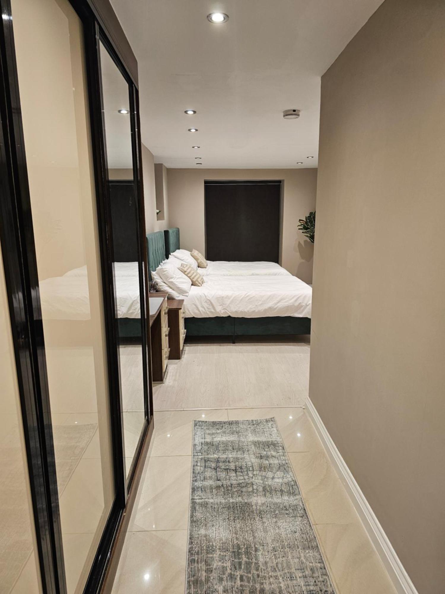 Apartment Spacious Four Bedroom Four Bathroom Flat In West Kensington *
