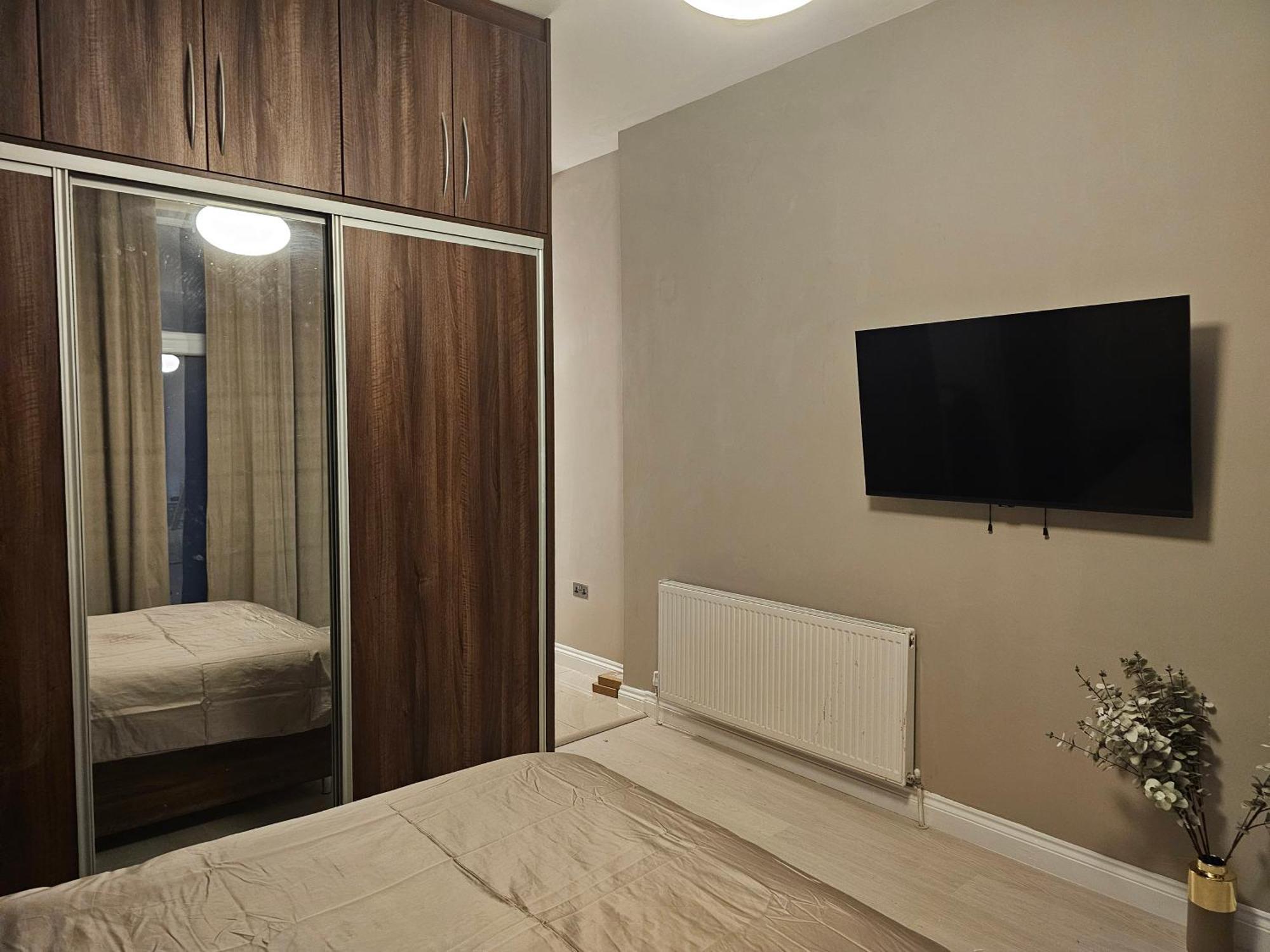 Spacious Four Bedroom Four Bathroom Flat In West Kensington Apartment London