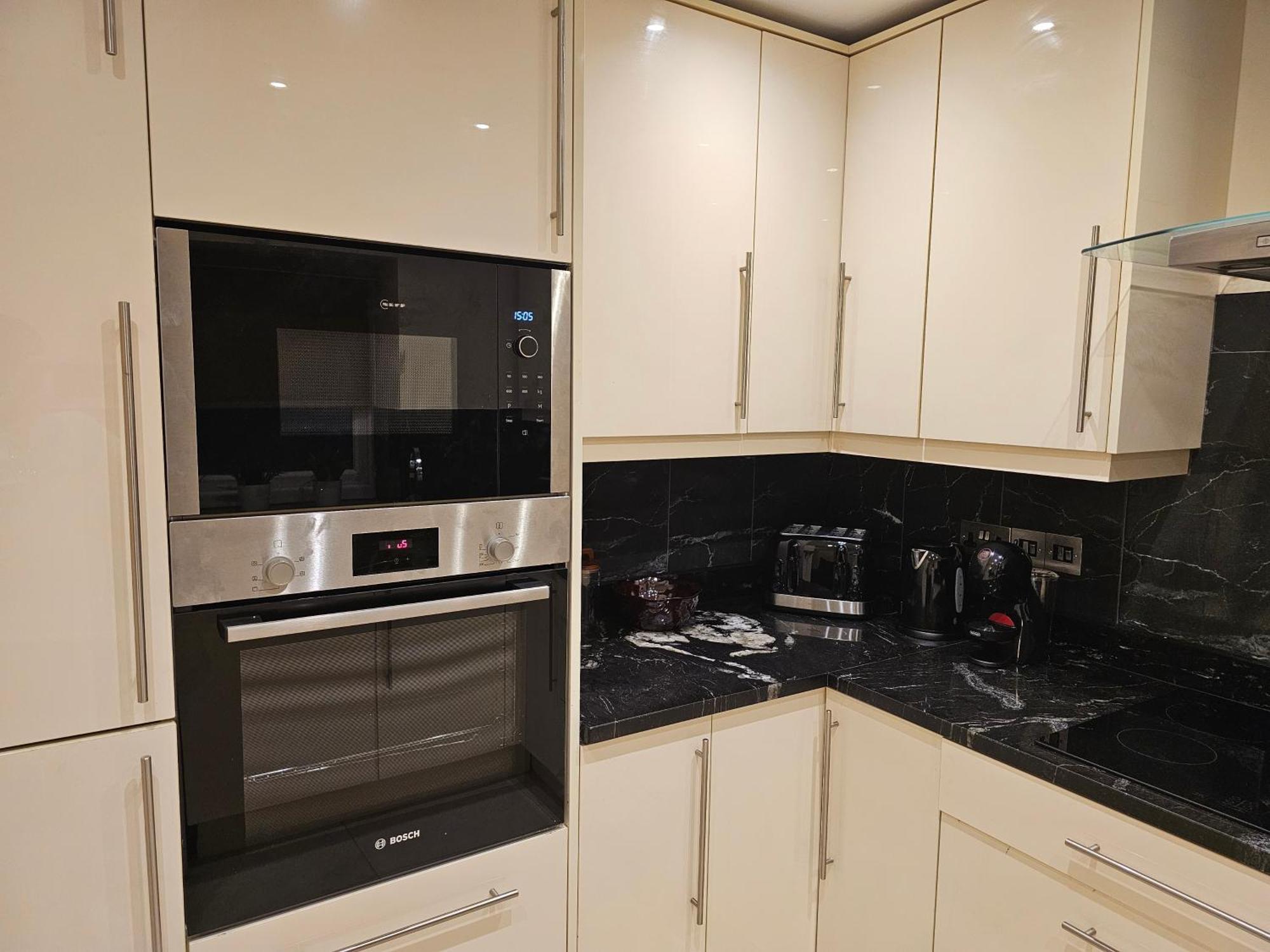 Spacious Four Bedroom Four Bathroom Flat In West Kensington Apartment London