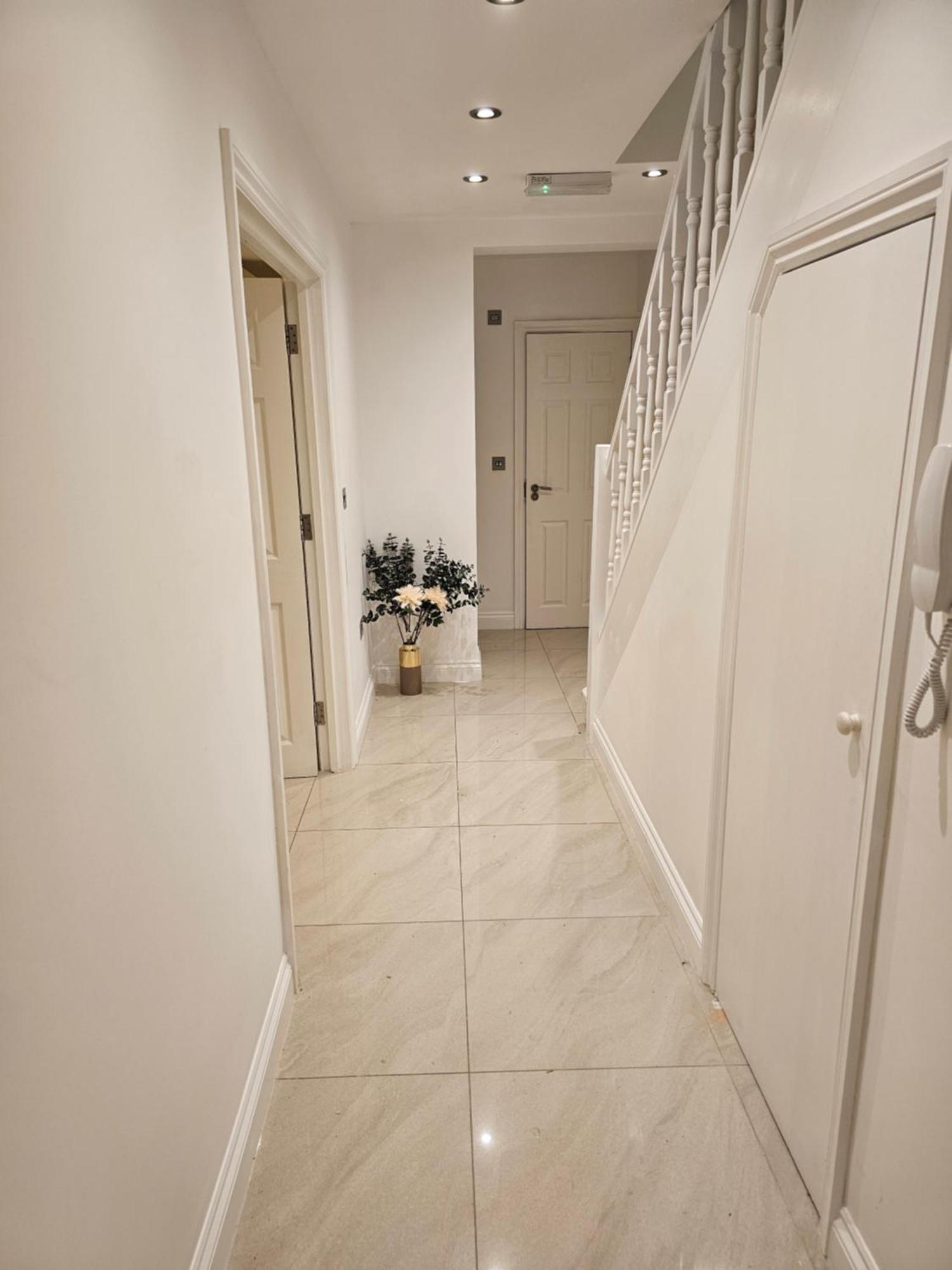 Spacious Four Bedroom Four Bathroom Flat In West Kensington Apartment *
