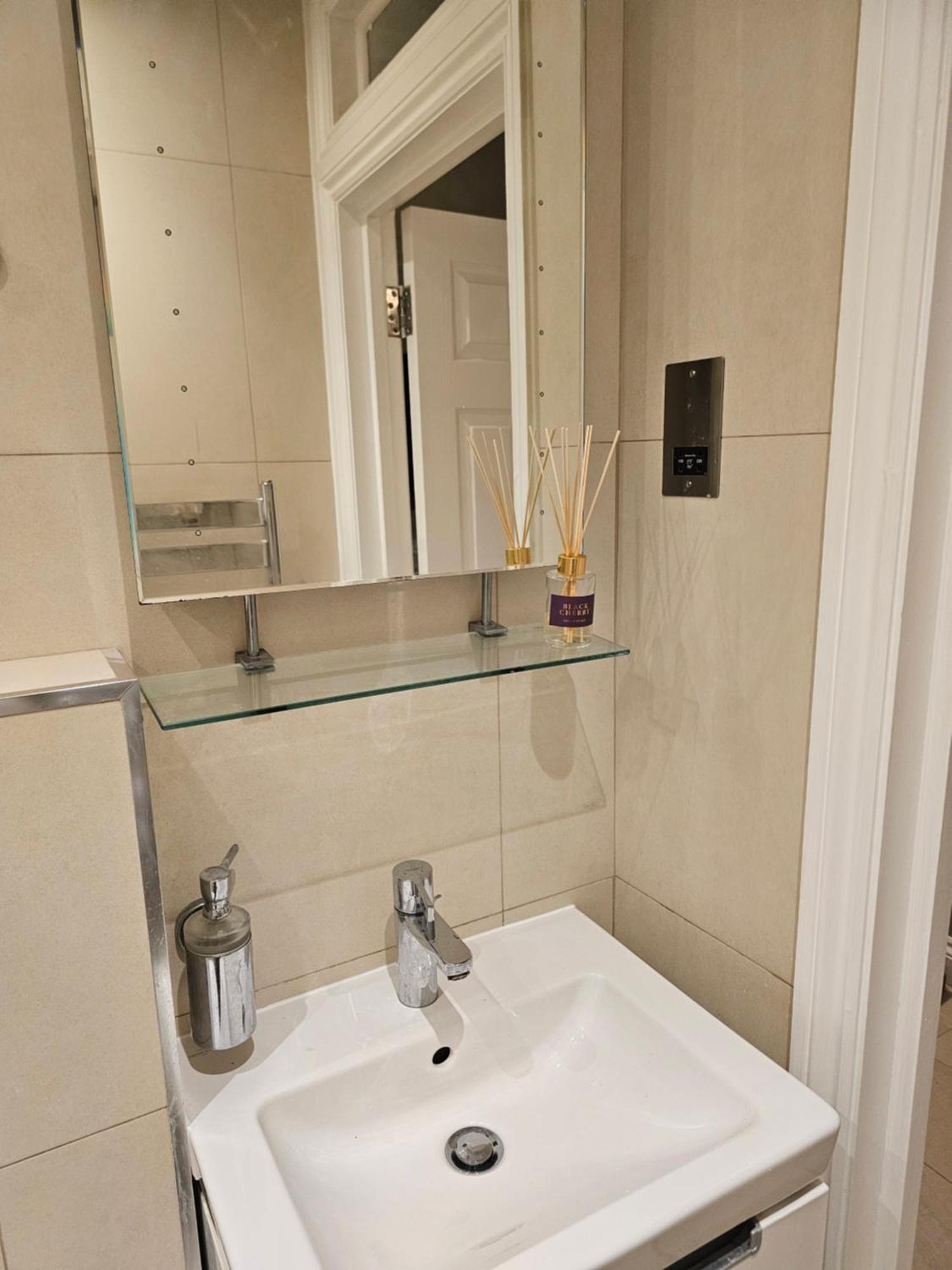 Apartment Spacious Four Bedroom Four Bathroom Flat In West Kensington London