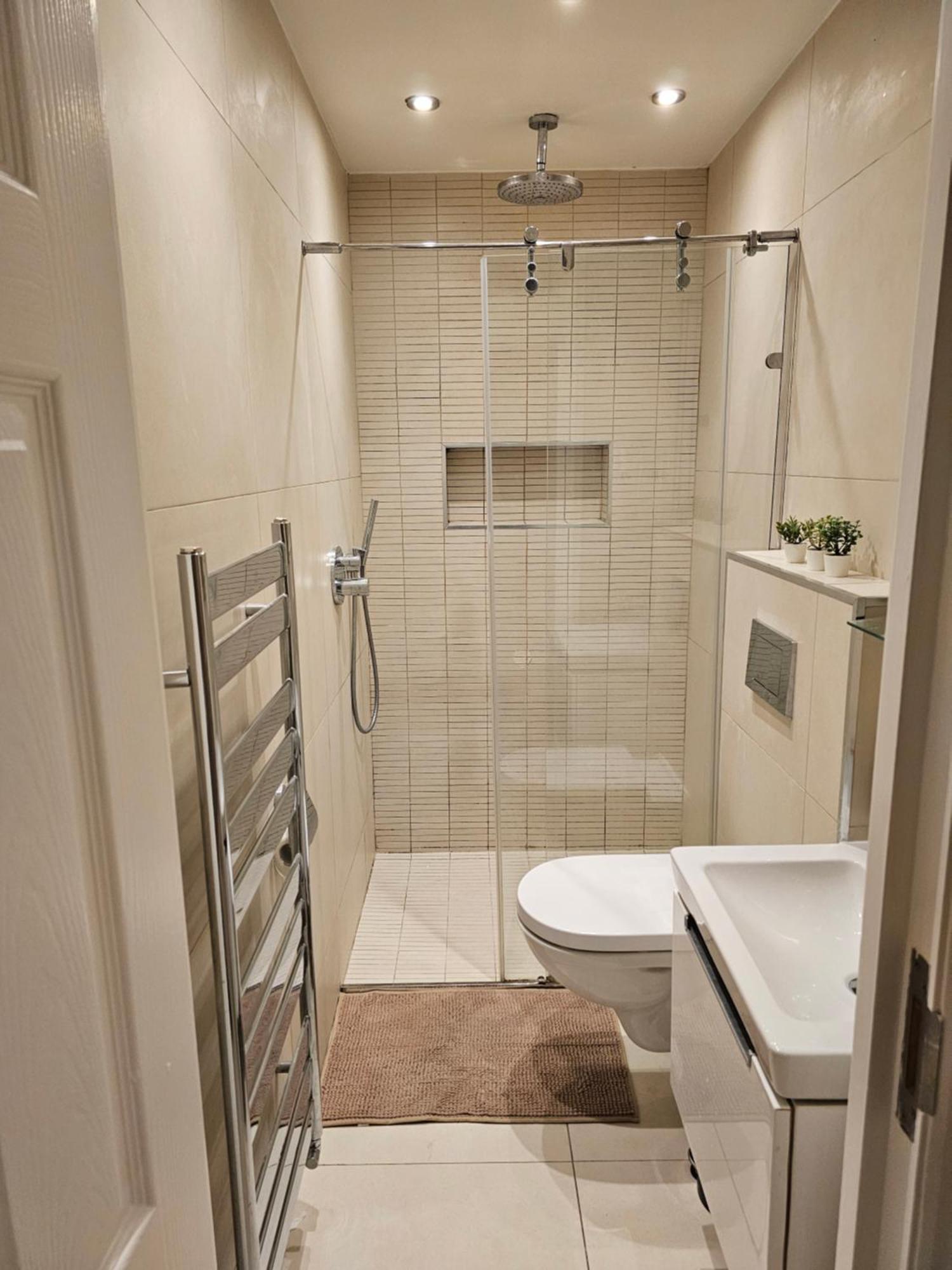 Spacious Four Bedroom Four Bathroom Flat In West Kensington * London